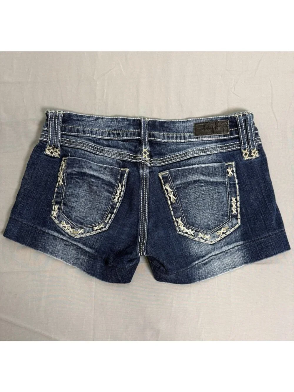 Daytrip Scorpio Jean Shorts Women 29 Blue Embroidered Low Rise Boho Western READ